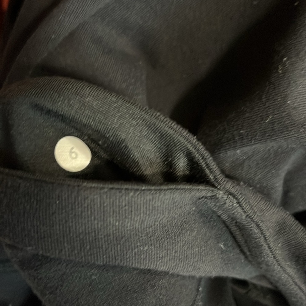 LULULEMON Black Performance Athletic Shorts 6 - Picture 3 of 8